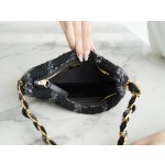 𝗖𝗛𝗔𝗡𝗘𝗟 𝟮𝟐𝑲 New 𝒉𝒐𝒃𝒐 Tweed Underarm Bag