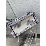 DIOR TOTE Christmas Limited Edition Octomom Collection