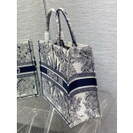 DIOR TOTE Christmas Limited Edition Octomom Collection