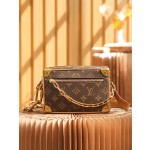 Louis Vuitton 𝐌𝐢𝐧𝐢 𝐒𝐨𝐟𝐭 𝐓𝐫𝐮𝐧𝐤 M68906#