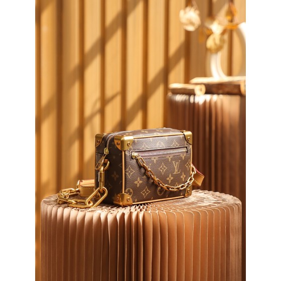 Louis Vuitton 𝐌𝐢𝐧𝐢 𝐒𝐨𝐟𝐭 𝐓𝐫𝐮𝐧𝐤 M68906#