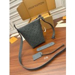 Louis Vuitton FW22 show handbag M20875