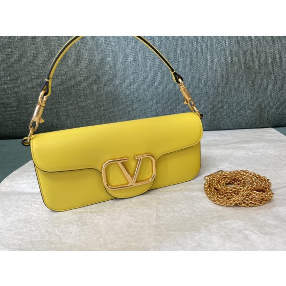 Valentino calfskin handbag 👜underarm bag Model: 1133 Decorative metal