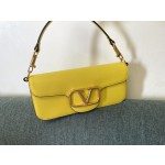 Valentino calfskin handbag 👜underarm bag Model: 1133 Decorative metal