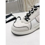 CHANEL's latest popular water diamond panda sneaker