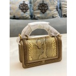 𝗖𝗵𝗮𝗻𝗲𝗹𝗟𝗲𝗯𝗼𝘆 Imported python skin with the latest heavy metal handle bag in lambskin