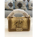 𝗖𝗵𝗮𝗻𝗲𝗹𝗟𝗲𝗯𝗼𝘆 Imported python skin with the latest heavy metal handle bag in lambskin