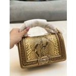 𝗖𝗵𝗮𝗻𝗲𝗹𝗟𝗲𝗯𝗼𝘆 Imported python skin with the latest heavy metal handle bag in lambskin