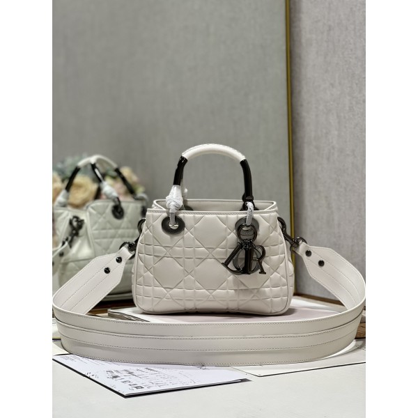 LADY DIOR 95.22 "Runway Model