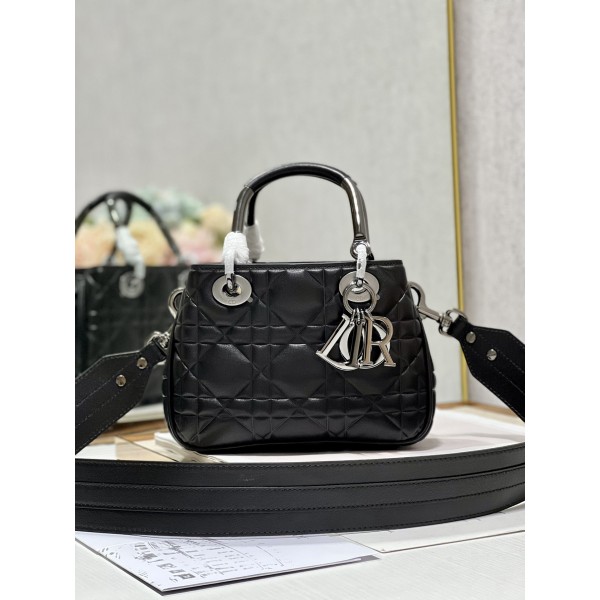 LADY DIOR 95.22 "Runway Model