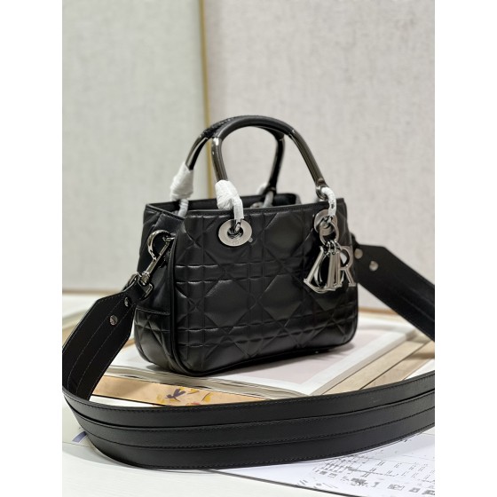 LADY DIOR 95.22 "Runway Model