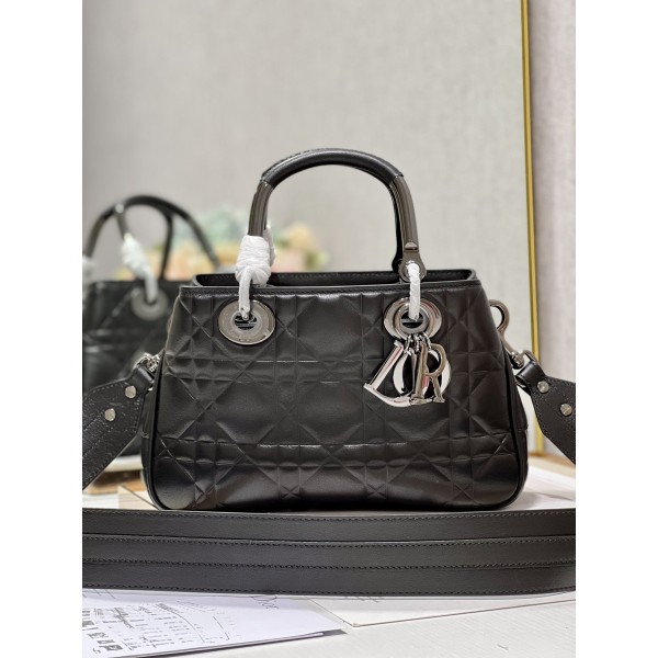 LADY DIOR 95.22 "Runway Model