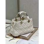 LADY DIOR 95.22 "Runway Model