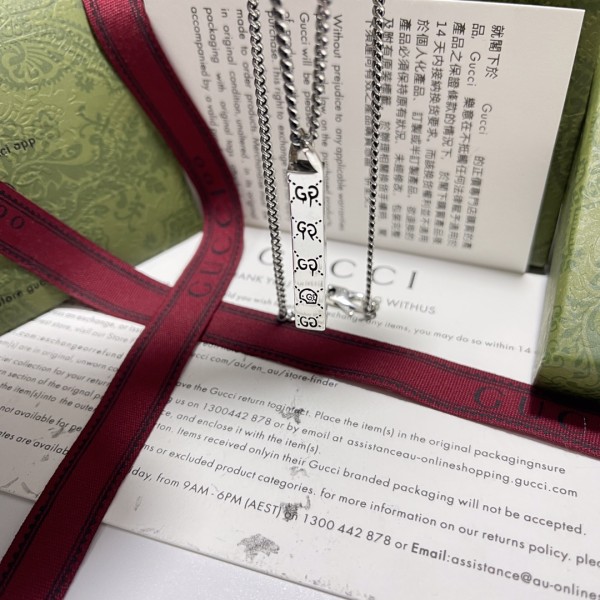 Gucci Skeleton Head Strip Double G Necklace