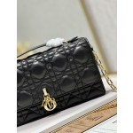 Dior Pearl Handbag Model: 0980