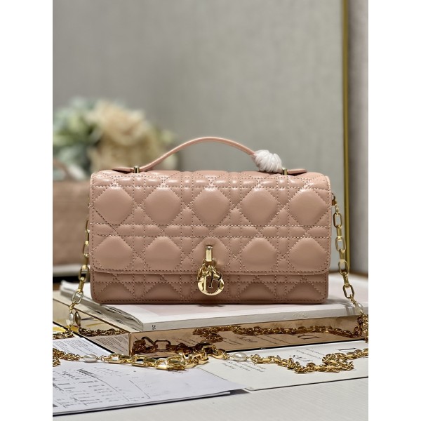 Dior Pearl Handbag Model: 0980
