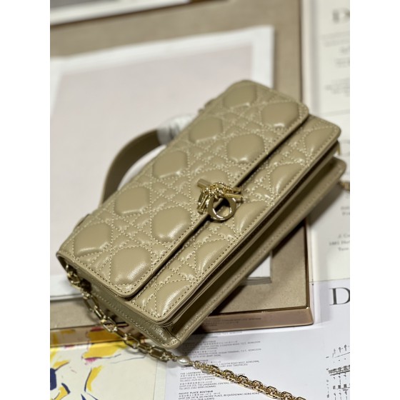 Dior Pearl Handbag Model: 0980