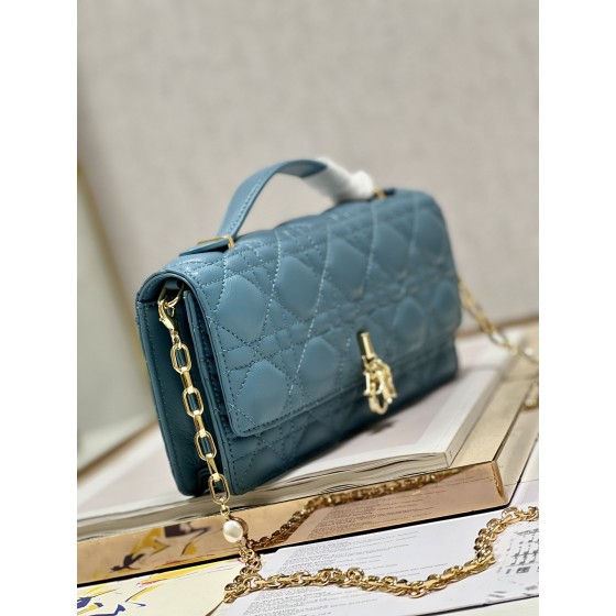 Dior Pearl Handbag Model: 0980