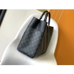 Louis Vuitton M46451 black flower as Sac Plat series
