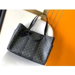 Louis Vuitton M46451 black flower as Sac Plat series