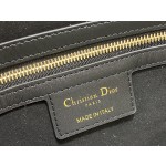 Dior's latest 30 Montaigne Avenue series 0322