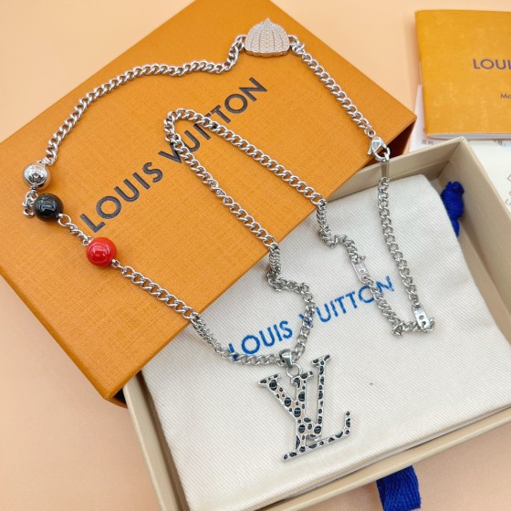 LOUIS VUITTON polka dot necklace with pumpkin element embellishments and adjustable chain