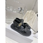 Dior's latest popular woven sandals