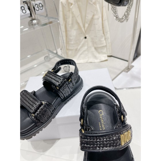 Dior's latest popular woven sandals