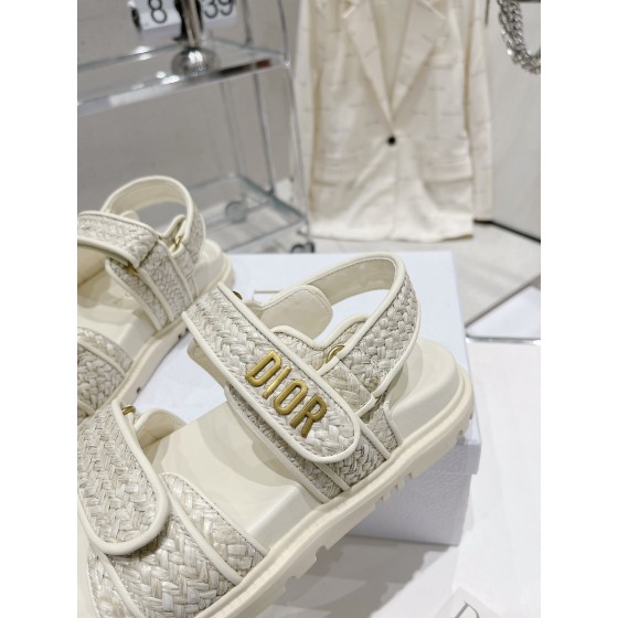 Dior's latest popular woven sandals