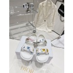 Dior's latest popular embroidered sandals