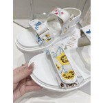 Dior's latest popular embroidered sandals