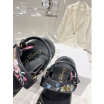 Dior's latest popular embroidered sandals