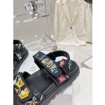 Dior's latest popular embroidered sandals