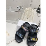 Dior's latest popular embroidered sandals