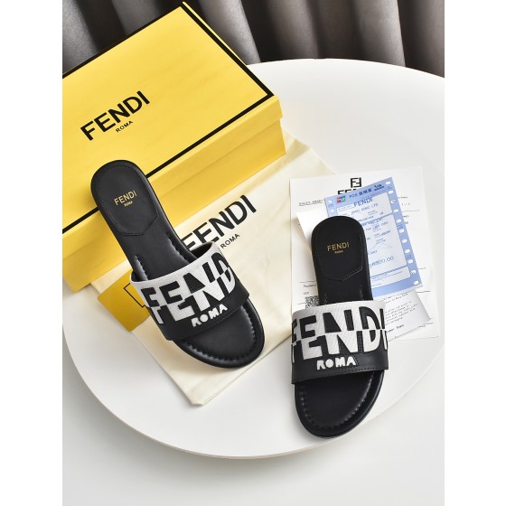 Fendi Flat Sandals