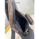 Louis Vuitton-Shoulder Bag Stitching Monogram Canvas and Taiga Calfskin