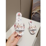 Louis Vuitton New Flat Low Slotted Trailer