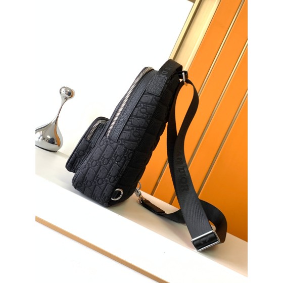 Dior- chest bag: 397# black D