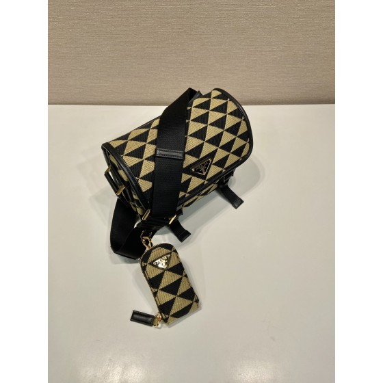 Prada embroidered fabric messenger bag 🎉 2VD034