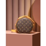 Louis Vuitton 𝐁𝐎Î𝐓𝐄 𝐂𝐇𝐀𝐏𝐄𝐀𝐔 𝐒𝐎𝐔𝐏𝐋𝐄 new soft cake