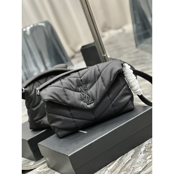 SAINT LAURENT Academic Style One Shoulder Crossbody Bag Model Number: 733630