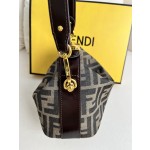 FENDI Super Hot Lunch Box Middle Ancient Bag Model Number: 016