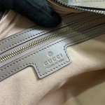 GUCCI Marmont series small handbag model: 746319