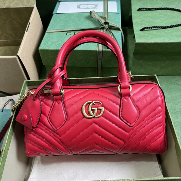 GUCCI Marmont series small handbag model: 746319