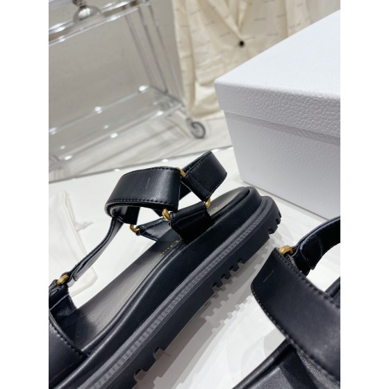 Dior's latest hot sandals