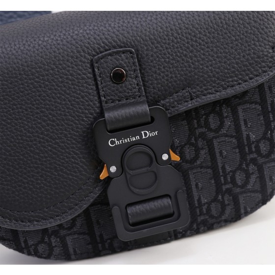 Dior saddle handbag with shoulder straps for men's clothing collection