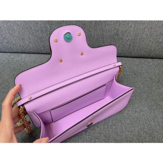 Valentino calfskin handbag ️Model: 1133