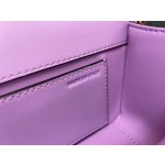 Valentino calfskin handbag ️Model: 1133