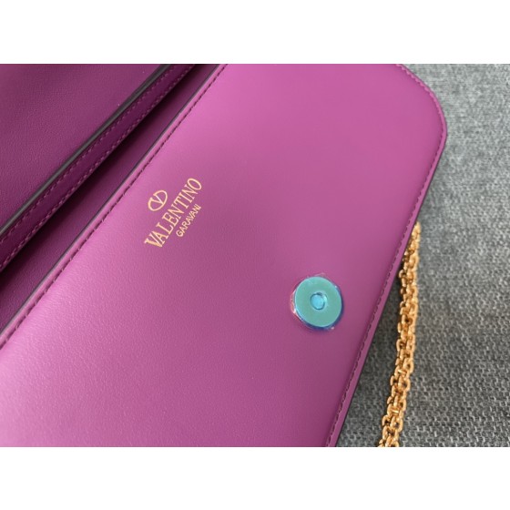 Valentino calfskin handbag ️Model: 1133