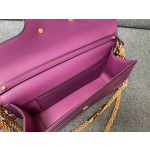 Valentino calfskin handbag ️Model: 1133